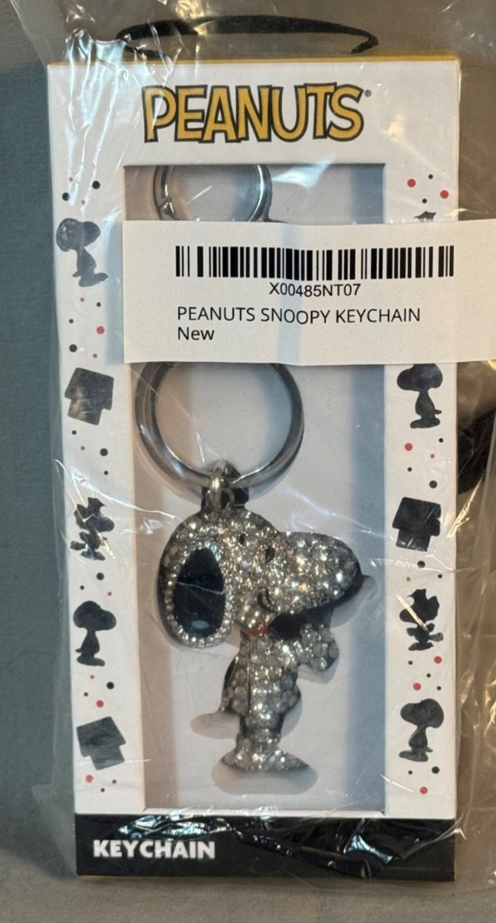 Peanuts Snoopy 2025 Keychain Super Cute Silver crystals NIB